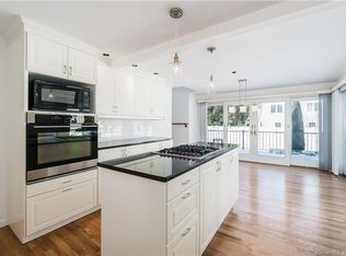 120 S Pine Creek Rd, Fairfield, CT 06824