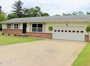 224 Bowman St, Jonesville, MI 49250