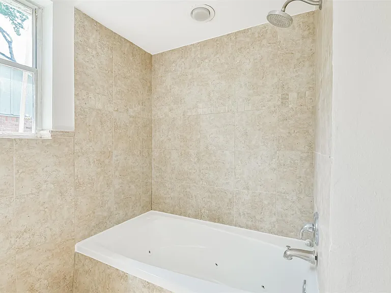 12223 Old Oaks Dr — Photo 29