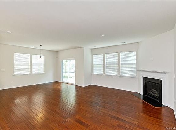 5th image of 106 Swamp Rose Dr