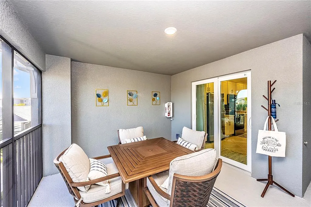 2 bed, 2.0 bath, 1355 sqft, $6,000 — Photo 3