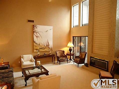 3rd image of 102 Fox Glen Cir