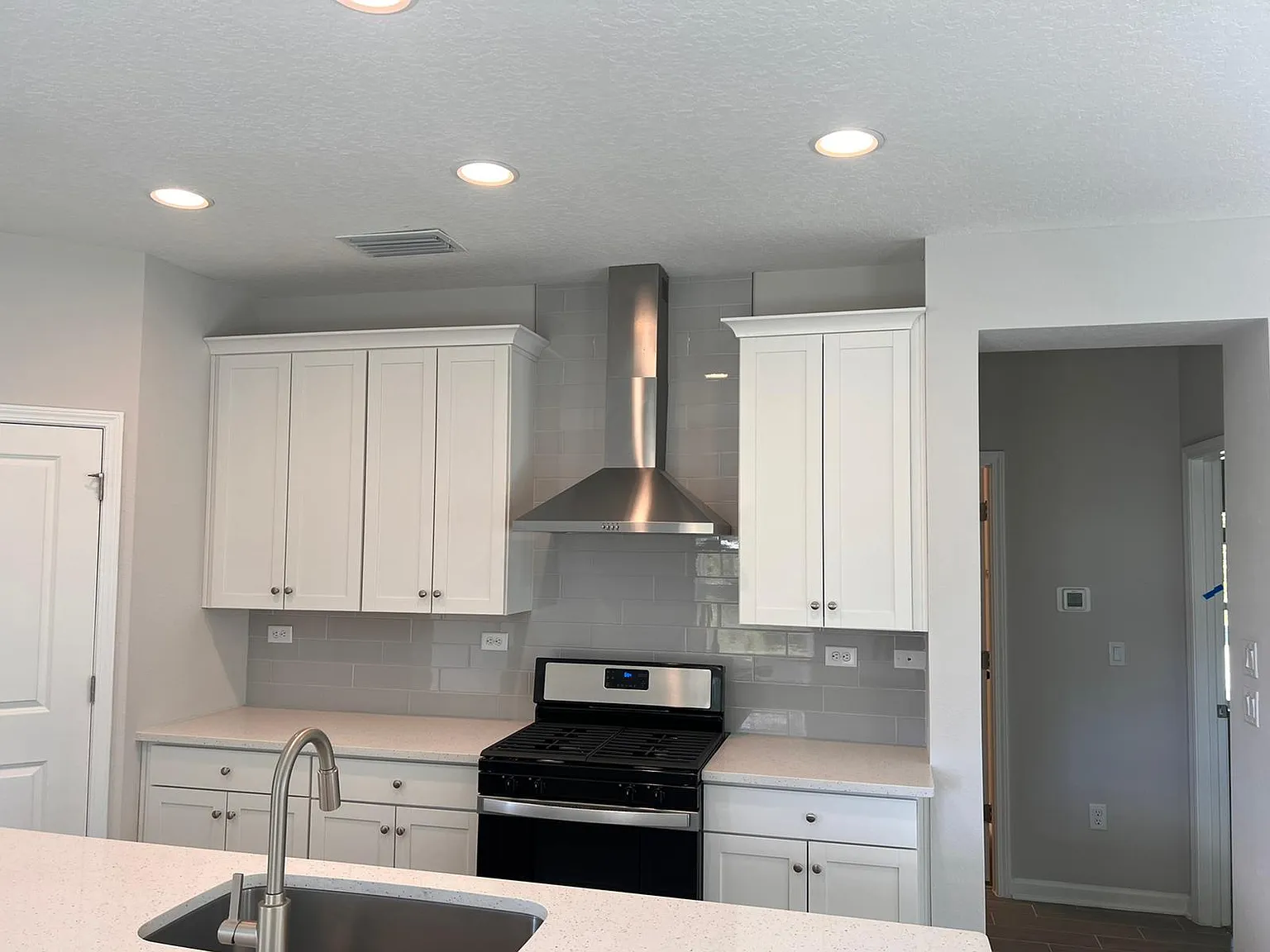 3 bed, 1864 sqft, $2,445 — Photo 2