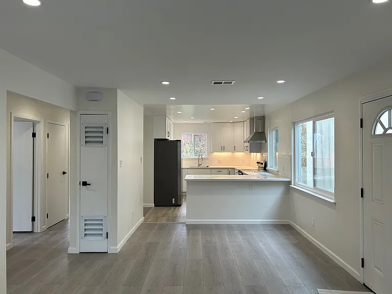 380 Eastmoor Ave #1 — Photo 8