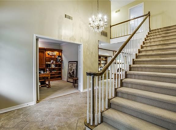 4th image of 7242 Tophill Ln