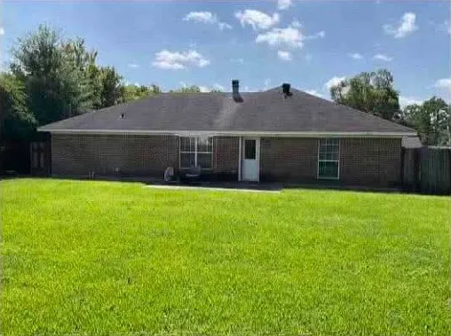 3 bed, 1383 sqft, $2,900 — Photo 2