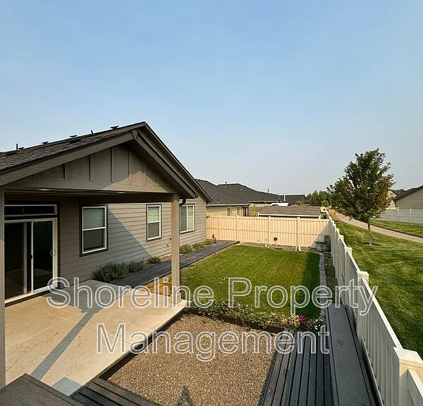511 Diamond Lake St — Photo 15