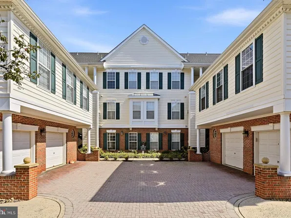 43134 Watercrest Sq Unit 303, South Riding, VA 20152