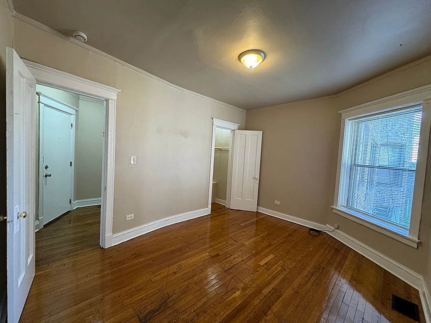 3 bed, $1,800 — Photo 2