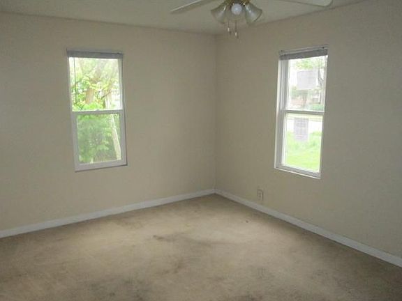 3rd image of 1854 N Belleview Pl