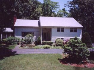 530 Rock Ridge Rd, Fairfield, CT 06430