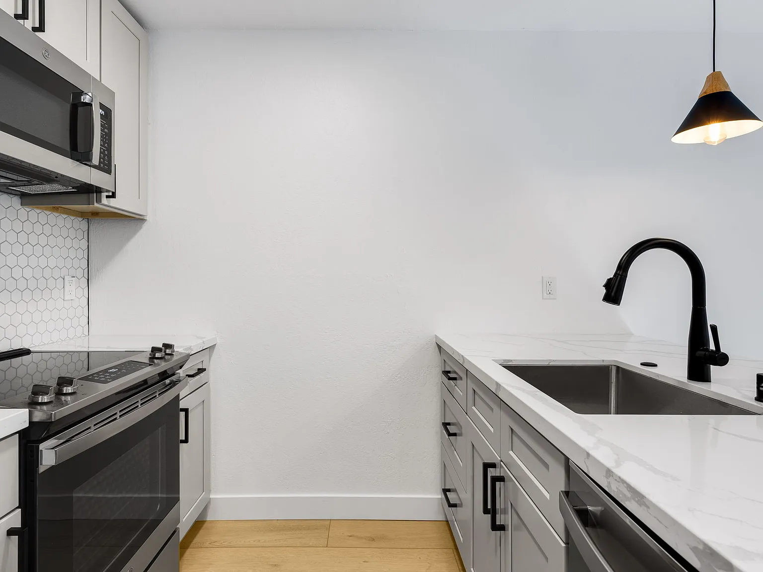 2 bed, 1.5 bath, 1023 sqft, $3,950 — Photo 3