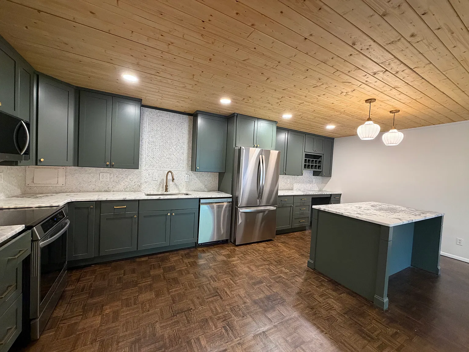 1 bed, 820 sqft, $2,400 — Photo 4