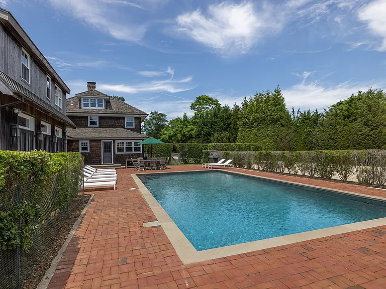 201 Hedges Ln — Photo 35
