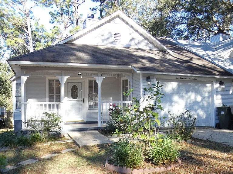 10017 Foxrun Rd — Photo 1