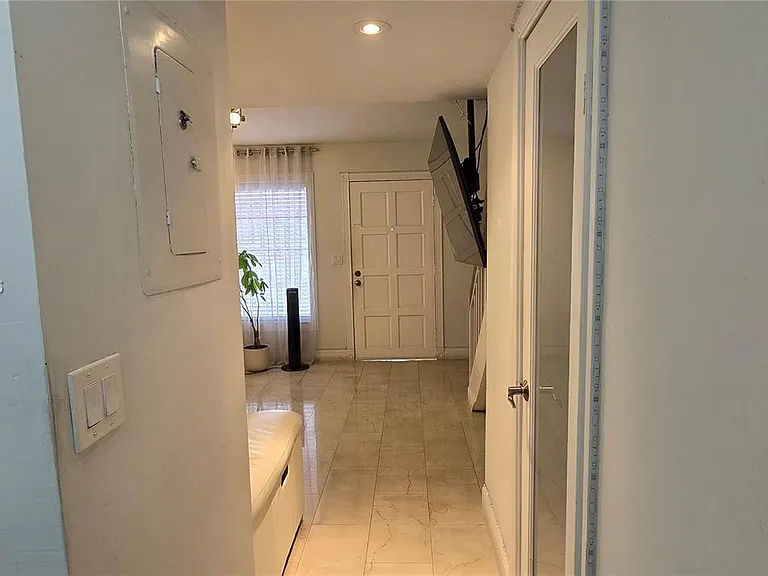 1345 W 41st St #6 — Photo 23