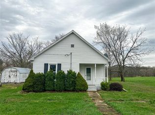 126 Colvin Ave, Sorento, IL 62086