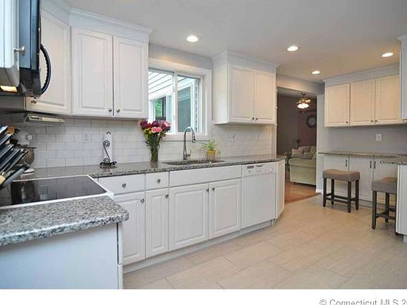 NEWER KITCHEN WITH GRANITE