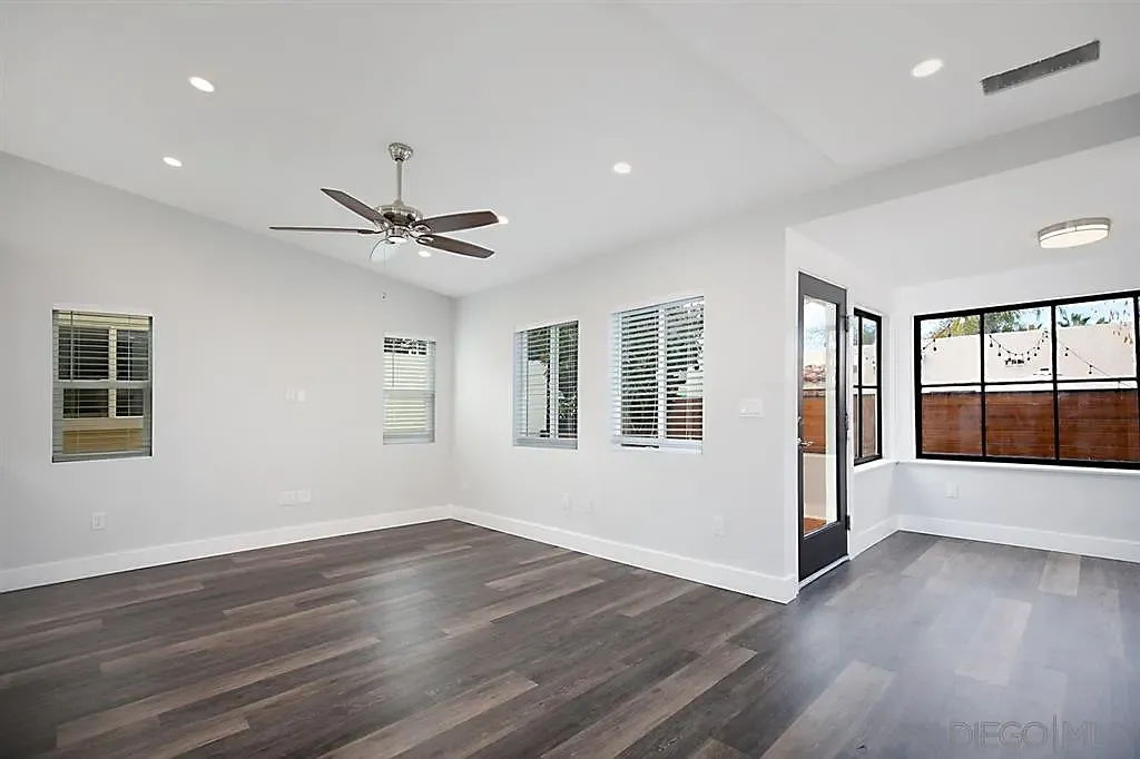 2 bed, 1.0 bath, 900 sqft, $3,200 — Photo 1