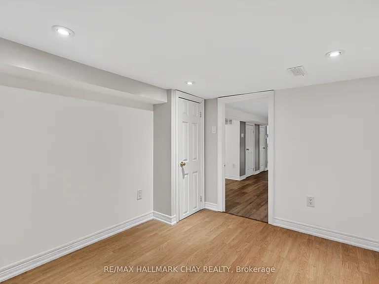 45 Caledonia Rd #LOWER — Photo 16