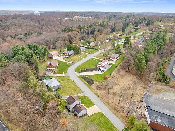 2nd image of 140 S Chapel Dr