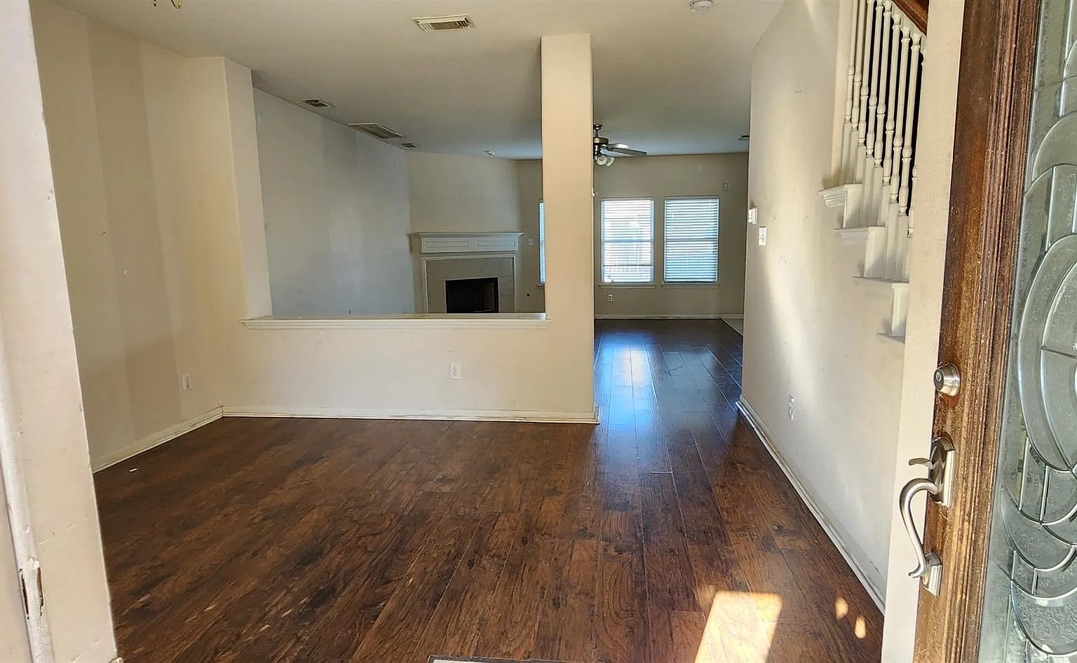 4 bed, 2.5 bath, 2421 sqft, $2,450 — Photo 2