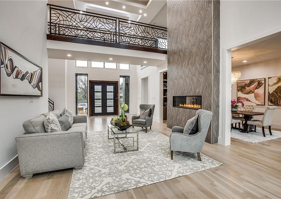 1st image of 6826 Royal Crest Dr