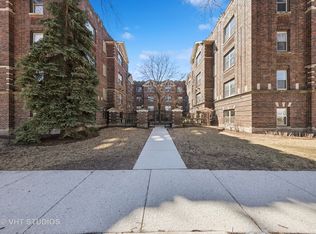 26 6th Ave APT 1B, La Grange, IL 60525