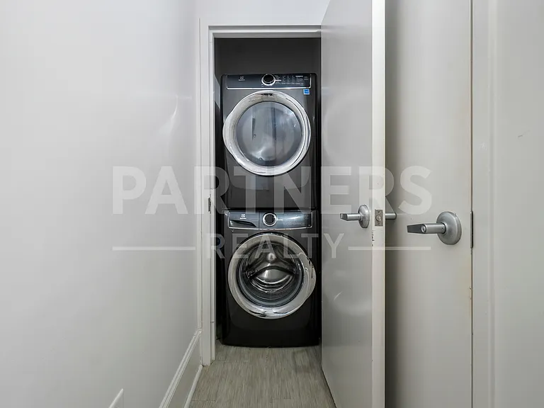 28 Monroe St #404 — Photo 11