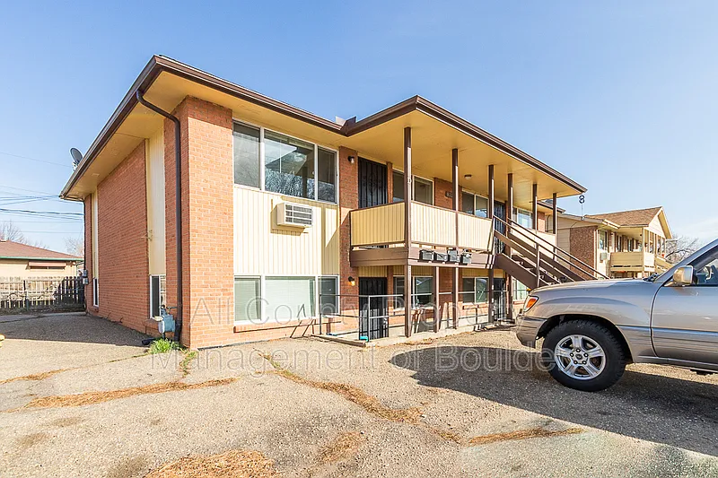 Building Photo - 832 S Bowen St #A