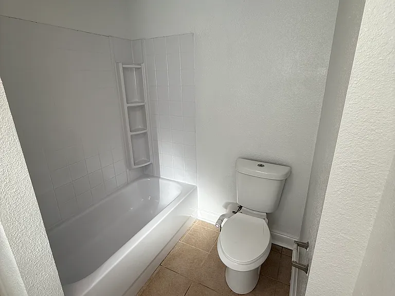 1335 W Lasalle St — Photo 15