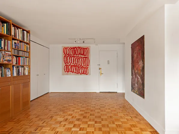 525 East 82nd Street image 16 of 27