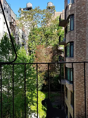 Rented by Chartwell Manhattan Realty | media 4