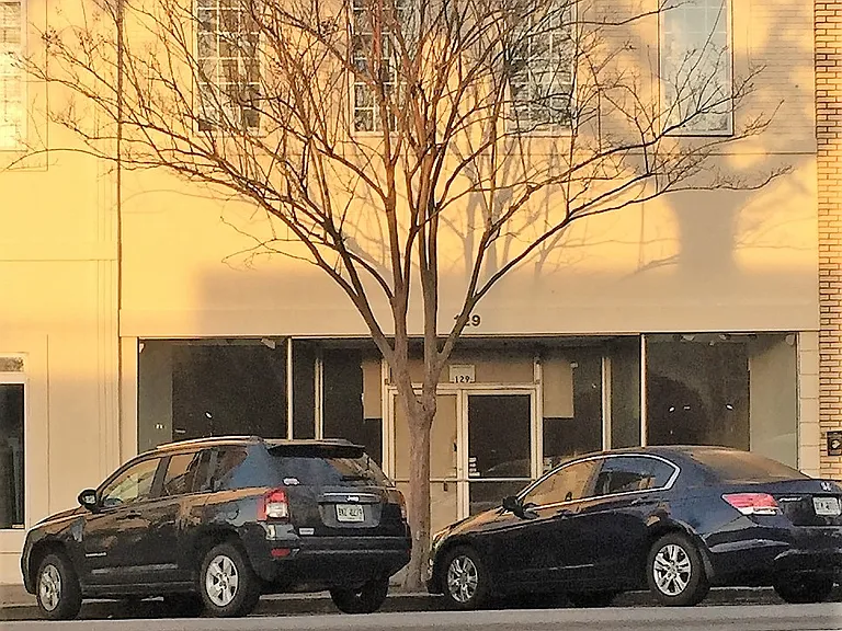 129 S Hill St — Photo 1