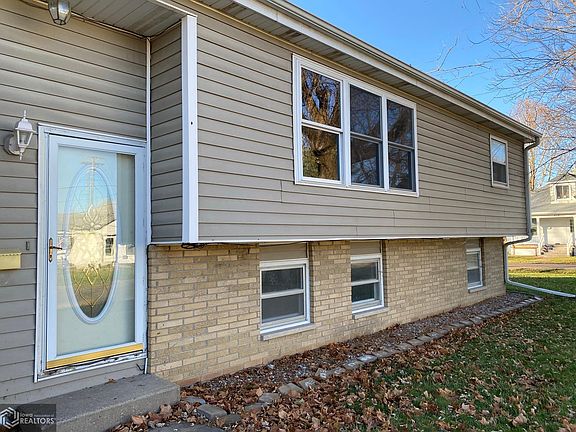 3rd image of 200 S Cottonwood St