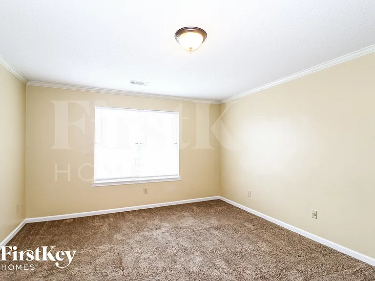 700 Walnut Woods Cv S — Photo 12
