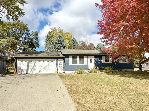 308 Hillcrest Dr, Decorah, IA 52101