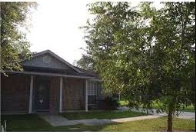 1st image of 525 Gardenia St