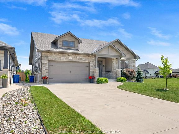 2nd image of 15 Sienna Ct