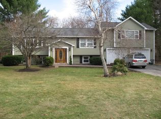 17 Nesenkeag Dr, Litchfield, NH 03052
