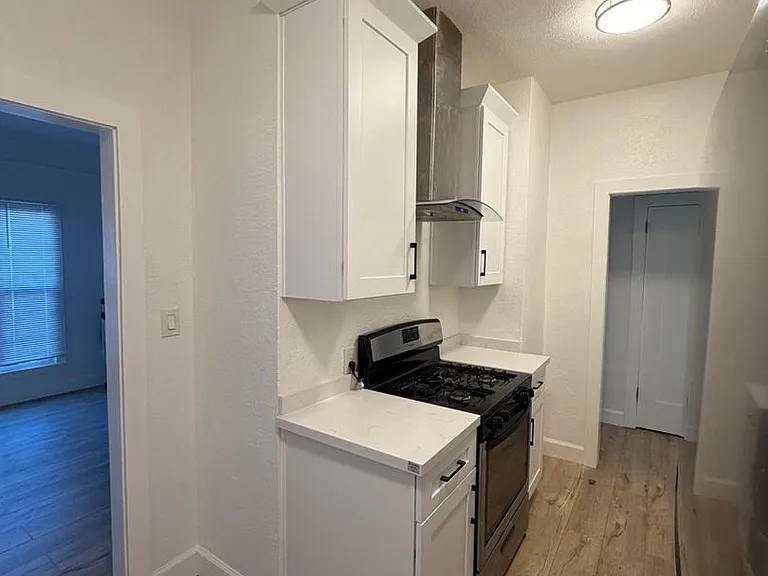 South LA Urban Apartments — Photo 20