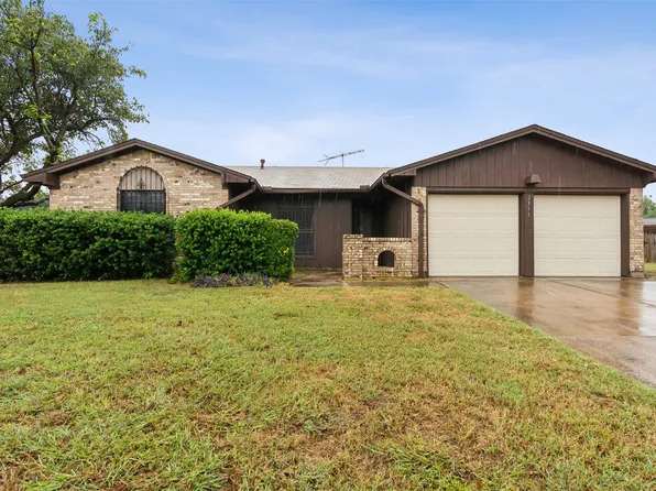 2313 Windsor Ct, Bedford, TX 76022