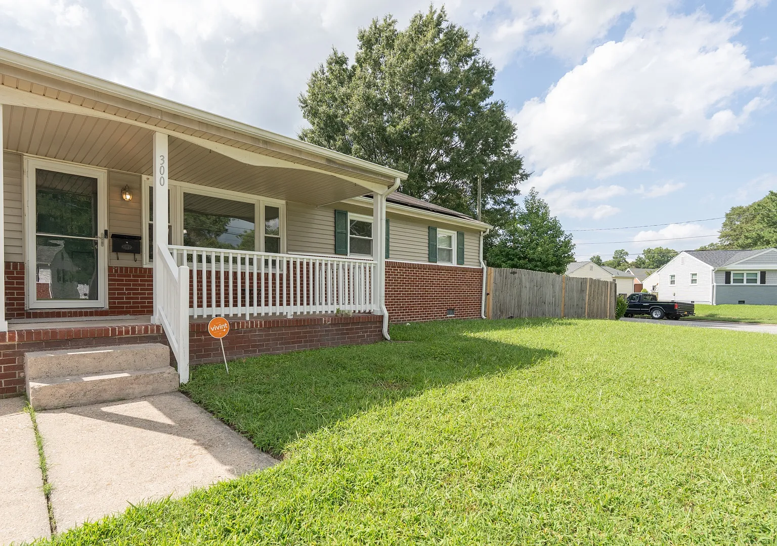 5 bed, 2100 sqft, $2,700 — Photo 3