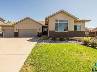 808 N Quartz Ave, Brandon, SD 57005