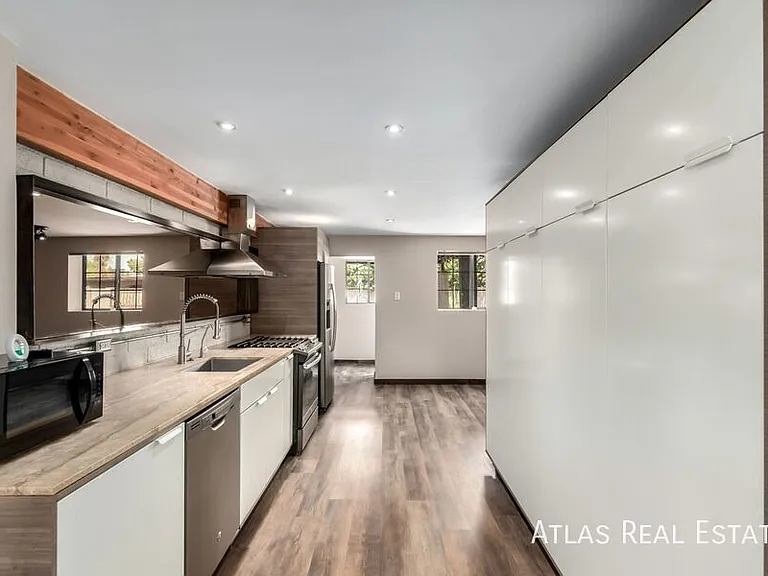 224 W Montecito Ave — Photo 14