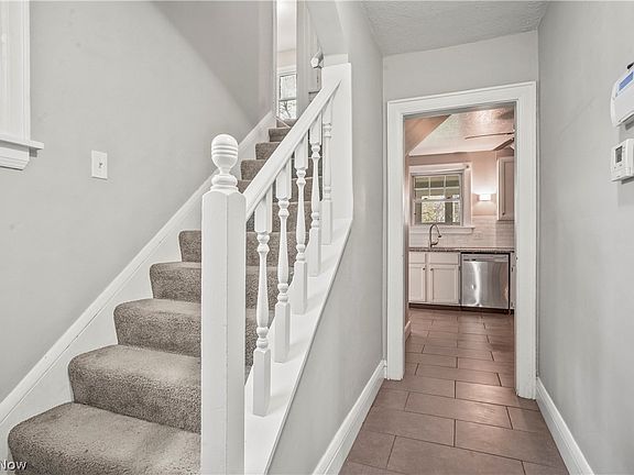 2nd image of 1420 Bryden Dr