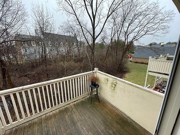 4th image of 28 Essex Green Ln #28