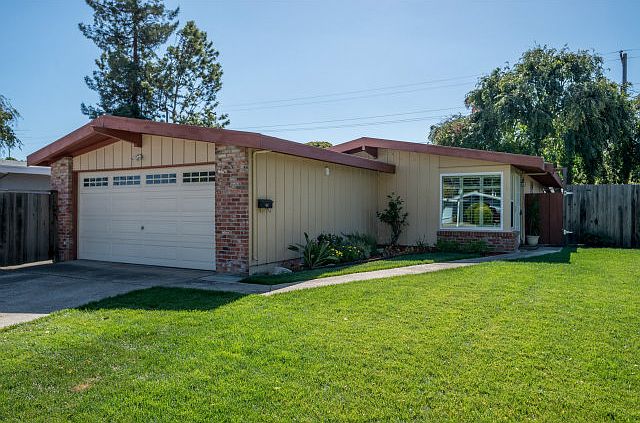 1st image of 716 Lakebird Dr