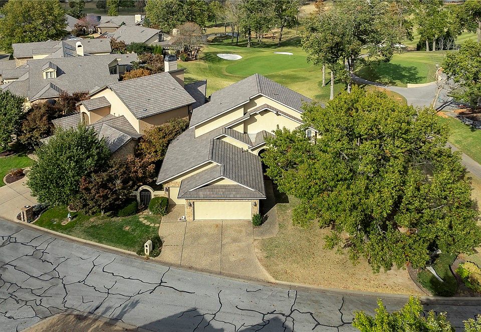 1st image of 5 S Clubhouse Dr