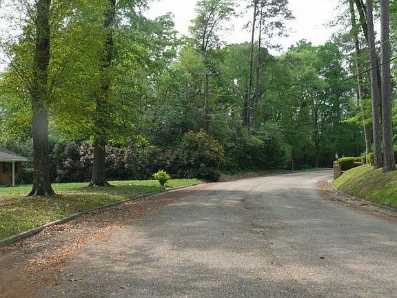 5th image of 598 Willow Dr